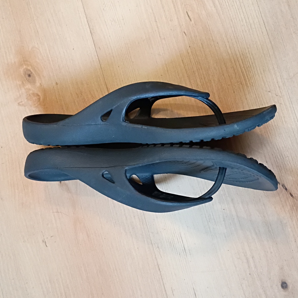 Crocs Women's Black Flip Flops - Picture 4 of 6